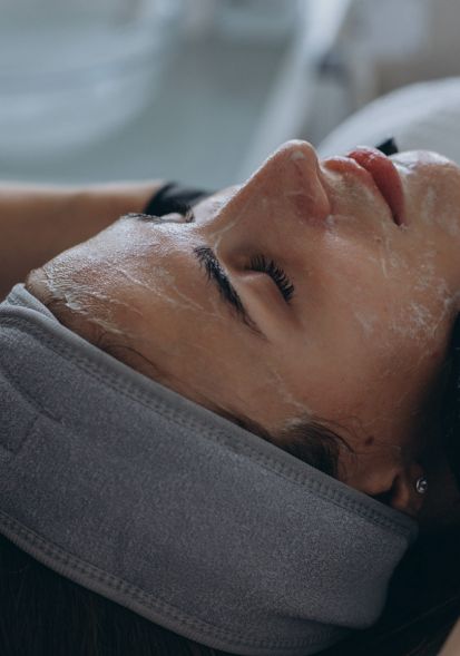 Reveal brighter, smoother skin by exfoliating dead cells and boosting cellular renewal.​